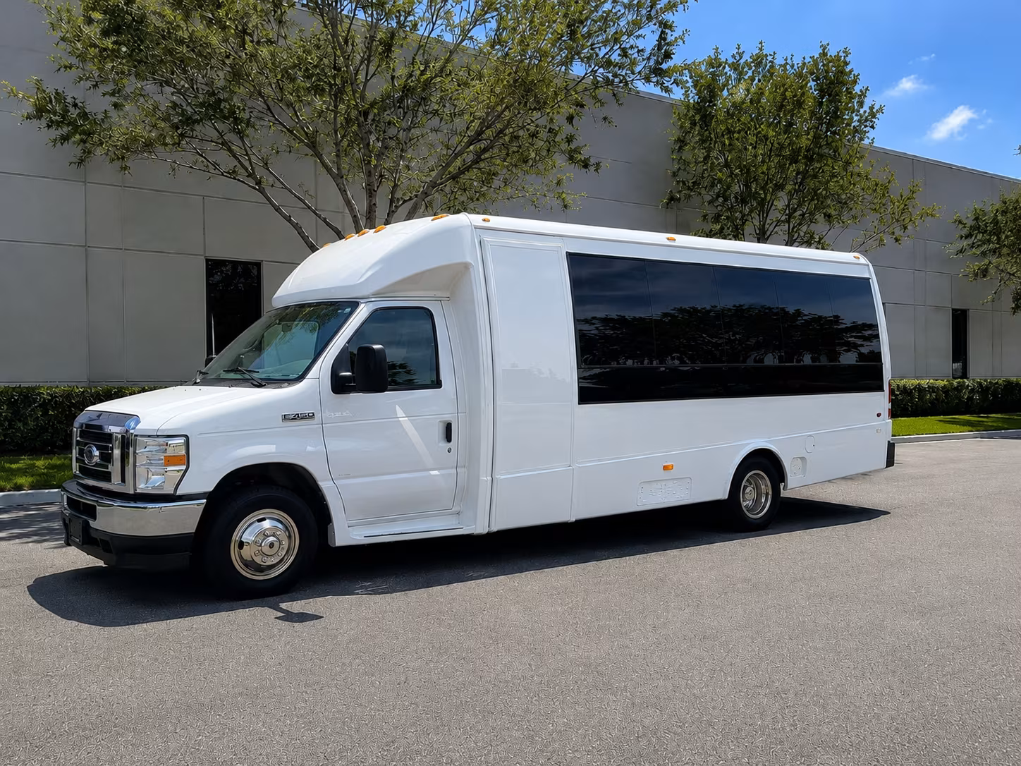 bus rentals for bands performers and touring groups moving through lansing