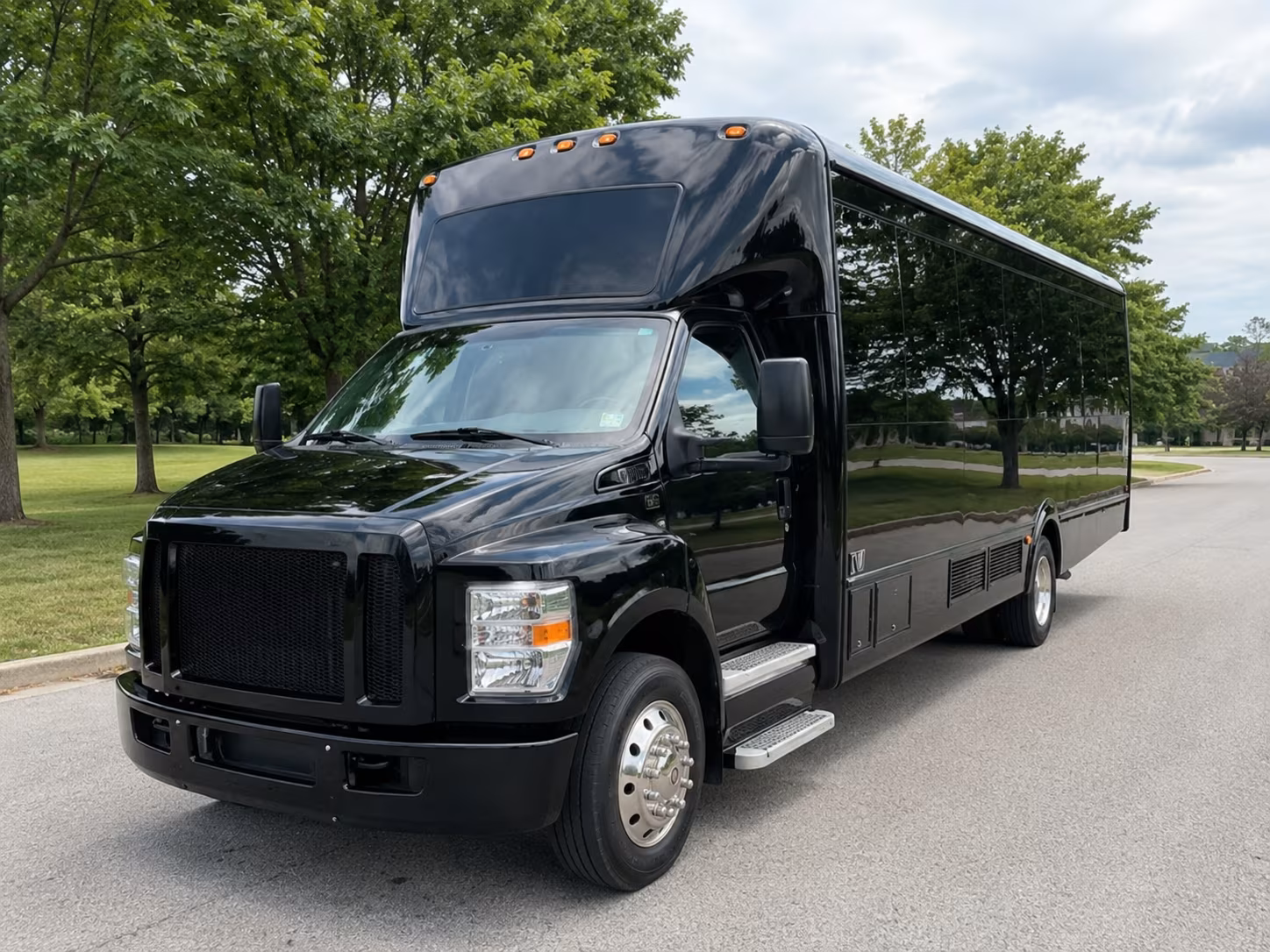 corporate and group wine tour buses in lansing michigan