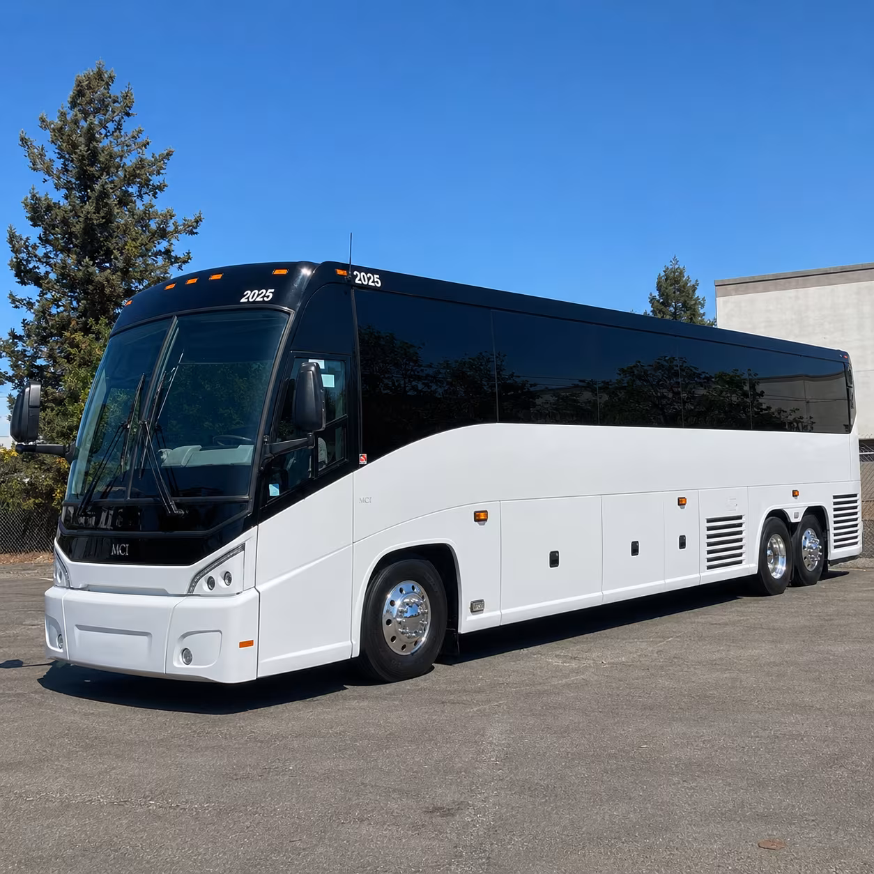 hotel venue shuttle buses near lansing s airport corridor