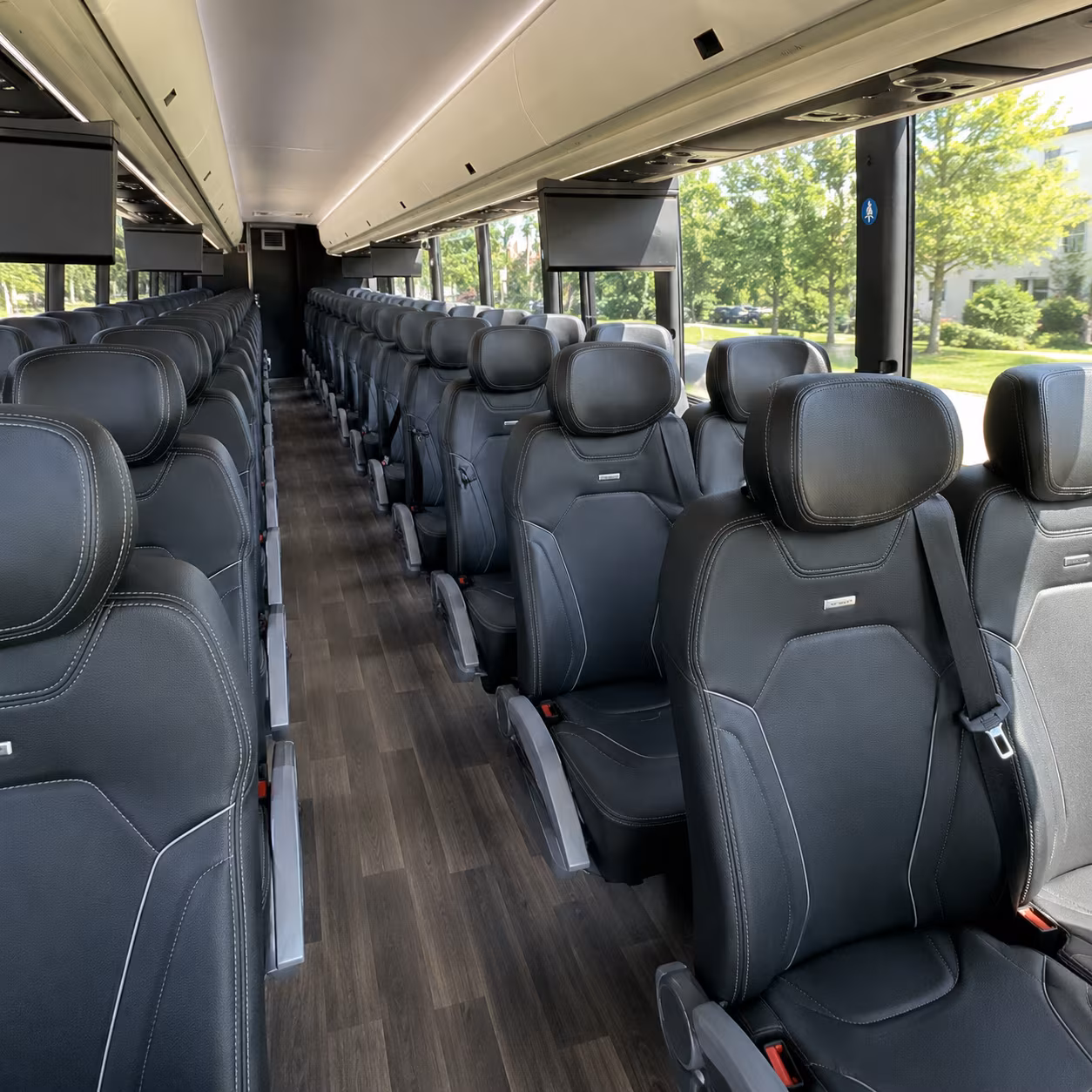 long distance charter buses from lansing to chicago